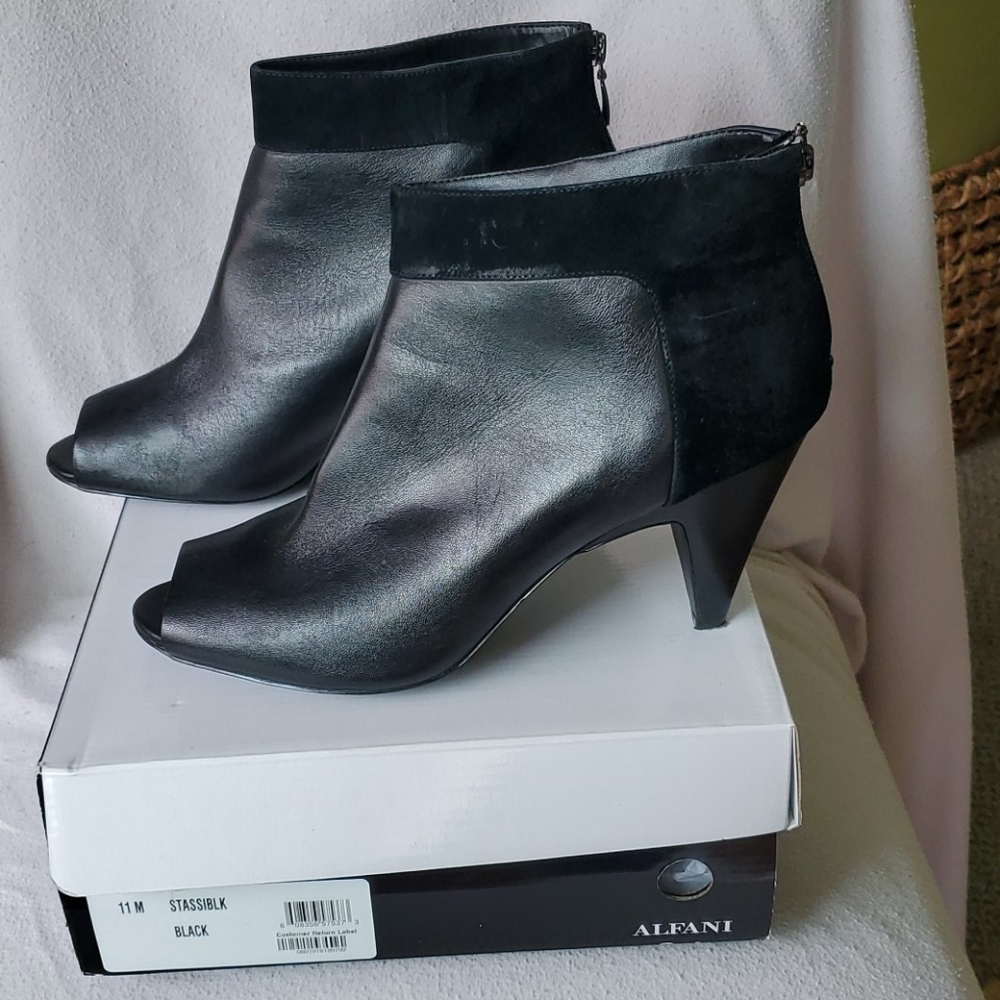 Alfani Stass Leather & Suede Peep-Toe Size 11M